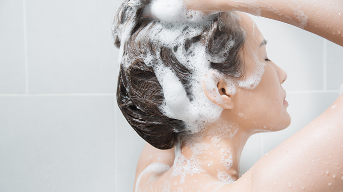 Kiedy sięgać po szampony oczyszczające?
