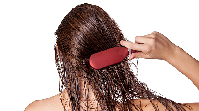 Rozczesywanie mokrych włosów